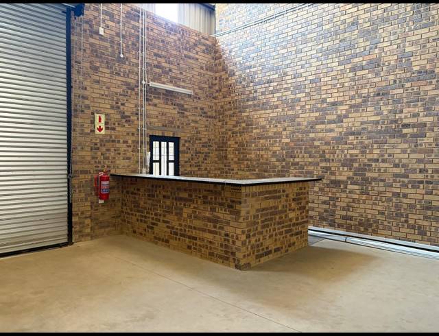 195M² WAREHOUSE TO LET IN ALBERTON NORTH